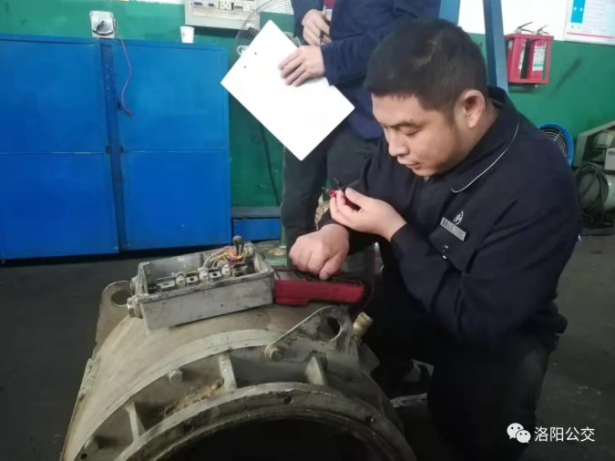 維修工實(shí)操比賽在公交大修廠(chǎng)舉行