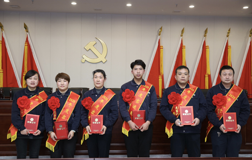 0205 客運能手從左至右依次為 吳婷、李若芳、李彩霞、嚴成彬、姚乃遜、沈金雷.jpg